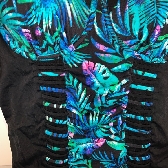 Plus size one piece swimsuit - Picture 2 of 9